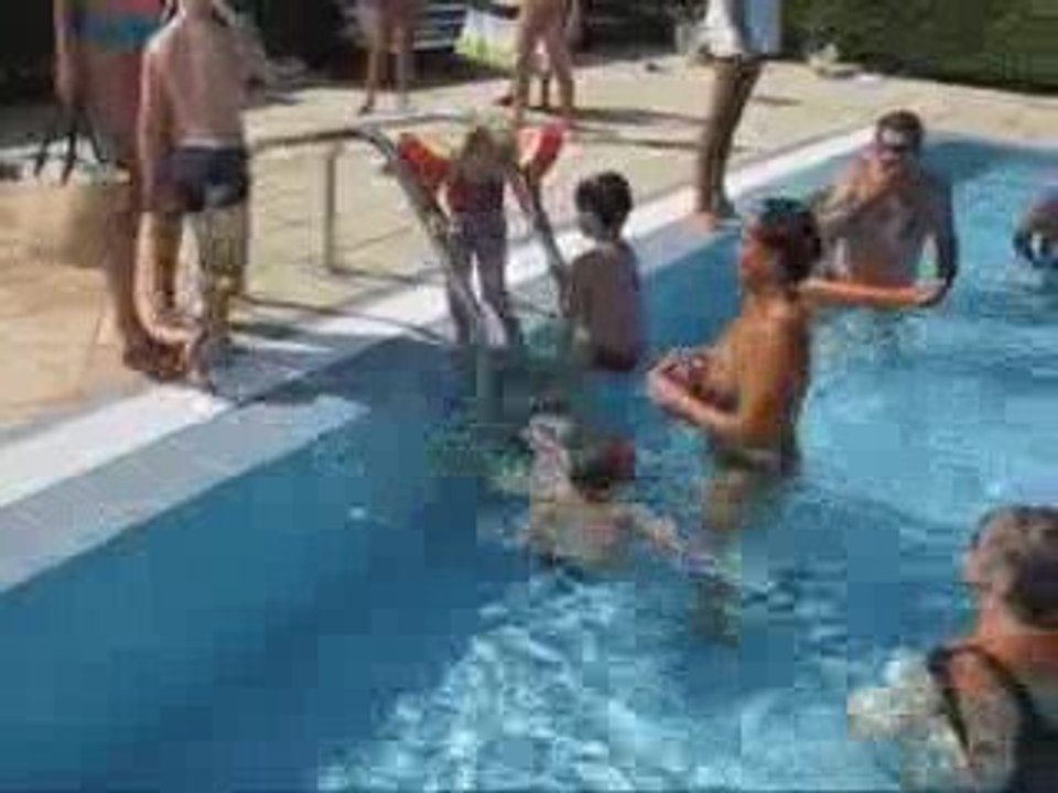 2009-08 Timéo a la piscine des baux