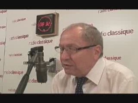 Jean Peyrelevade au micro de Guillaume Durand