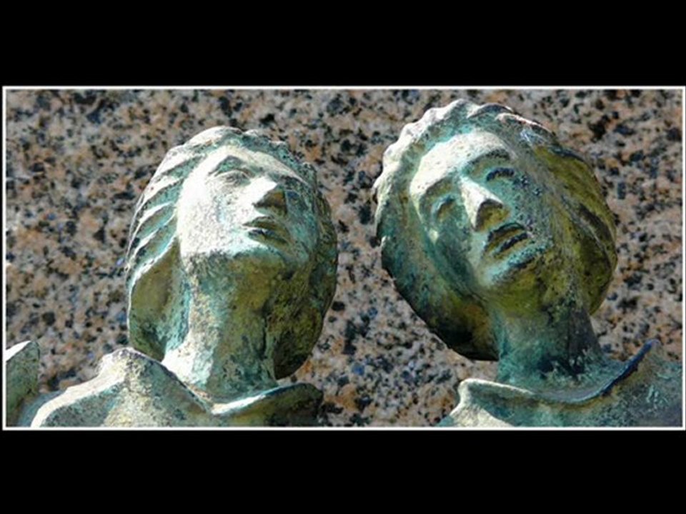 Le peintre assis devant sa toile