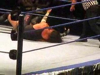 Bercy SMACKDOWN 27/09/09 UNDERTAKER vs CM PUNK