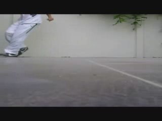 Clown Walk By RedTheOne - T'es bête ou quoi?