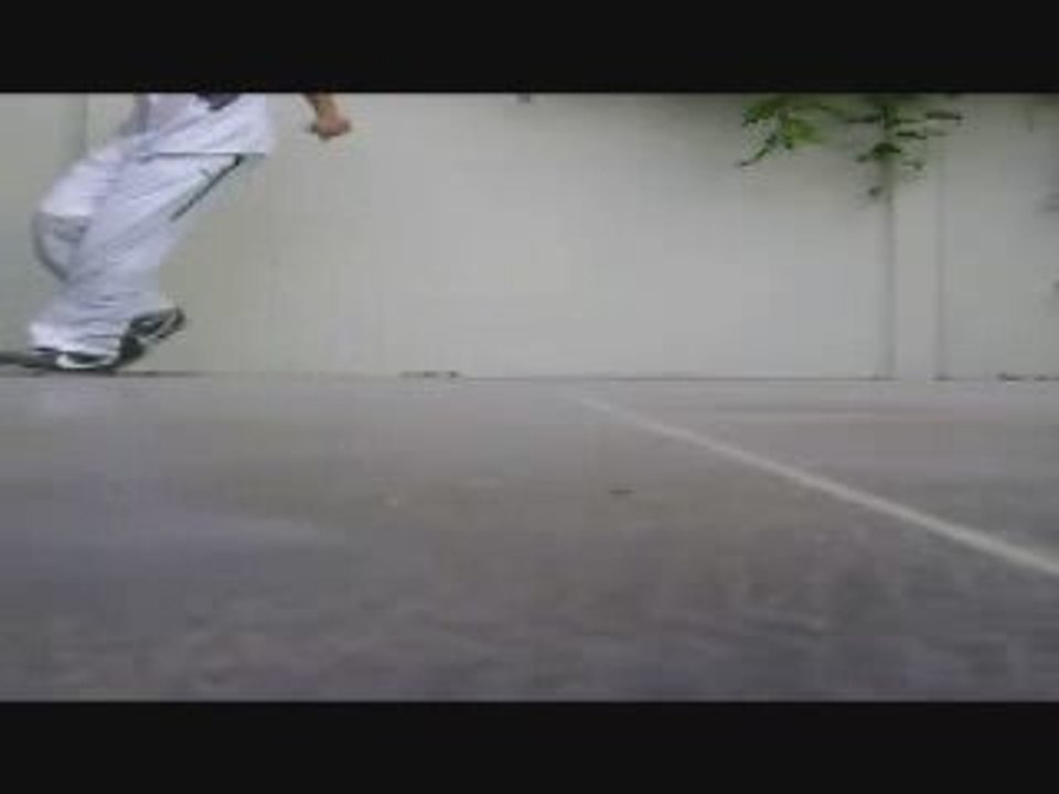 Clown Walk By RedTheOne - T'es bête ou quoi?