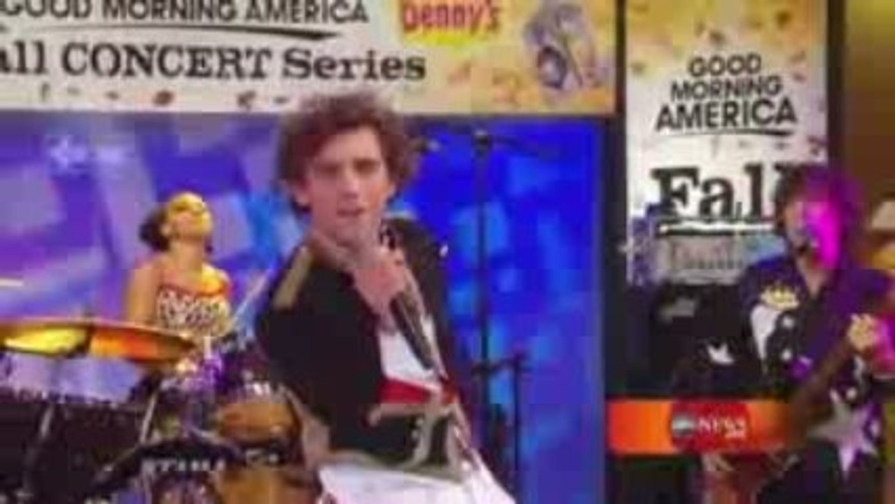 Mika - Blame It On The Girls (Live @ Good Morning America)
