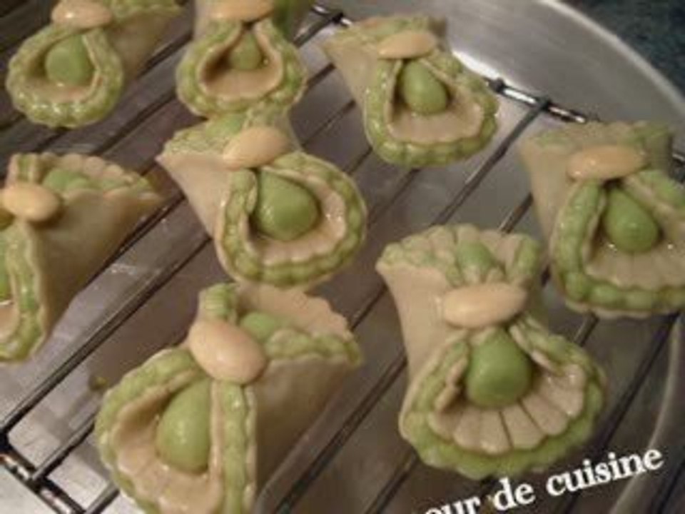 les noeuds aux amandes, عقدة باللوز