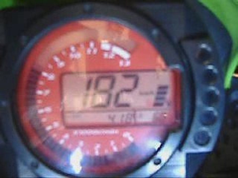 Z 750  Année 2004 fond de 6 eme