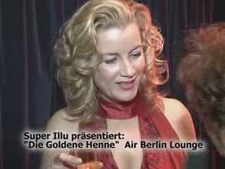 Goldene Henne tanzt im Friedrichstadtpalast