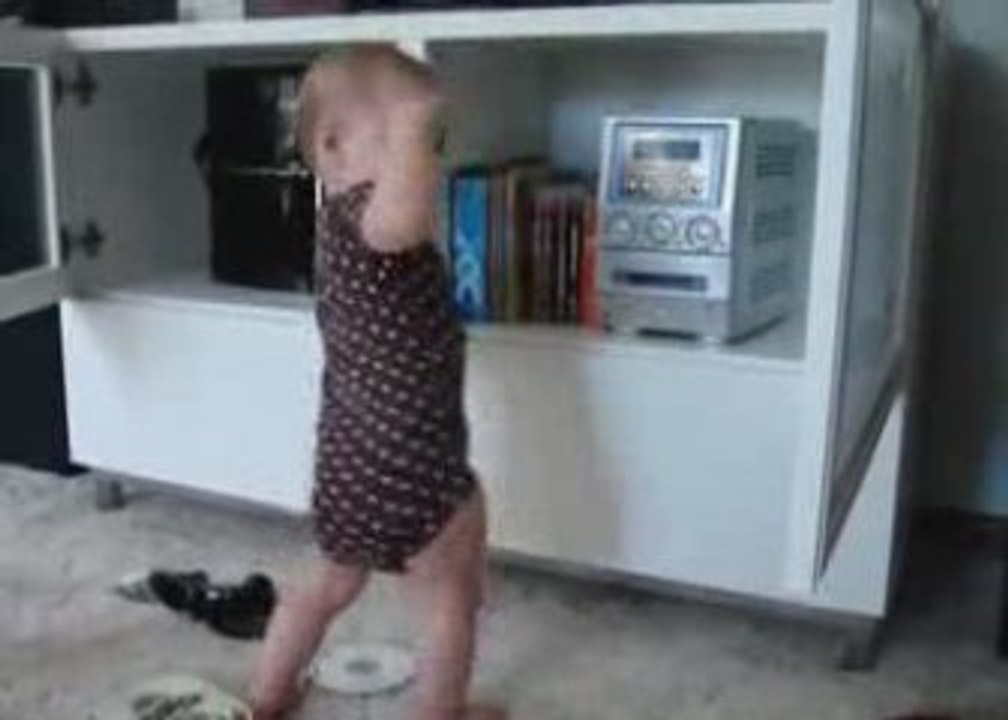 Bébé aime danser ! - Spi0n.com