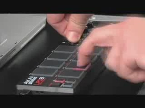 Contrôleur de poche Akai LPD8 (La Boite Noire)