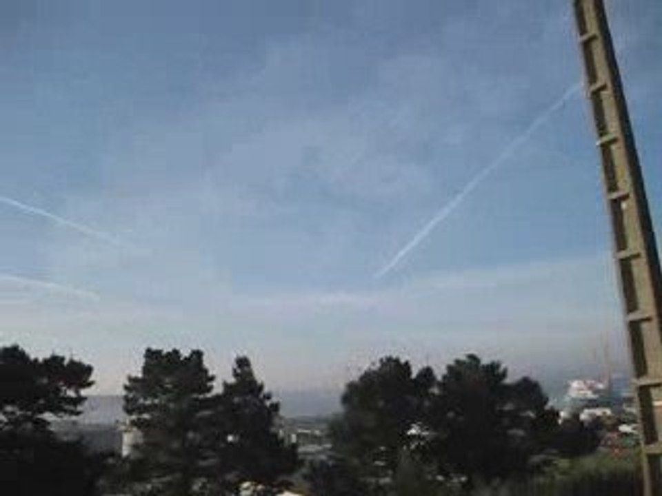trainees troublantes sur brest chemtrails contrails ???
