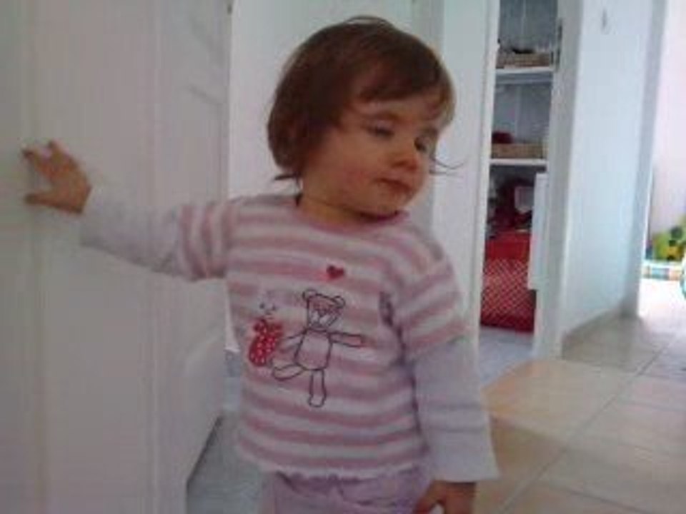 Chloé et ses premiers pas 1