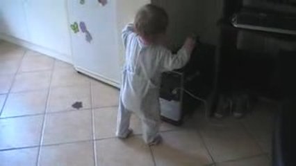 Jeanne l'éclate totale sur les Black Eyed Peas