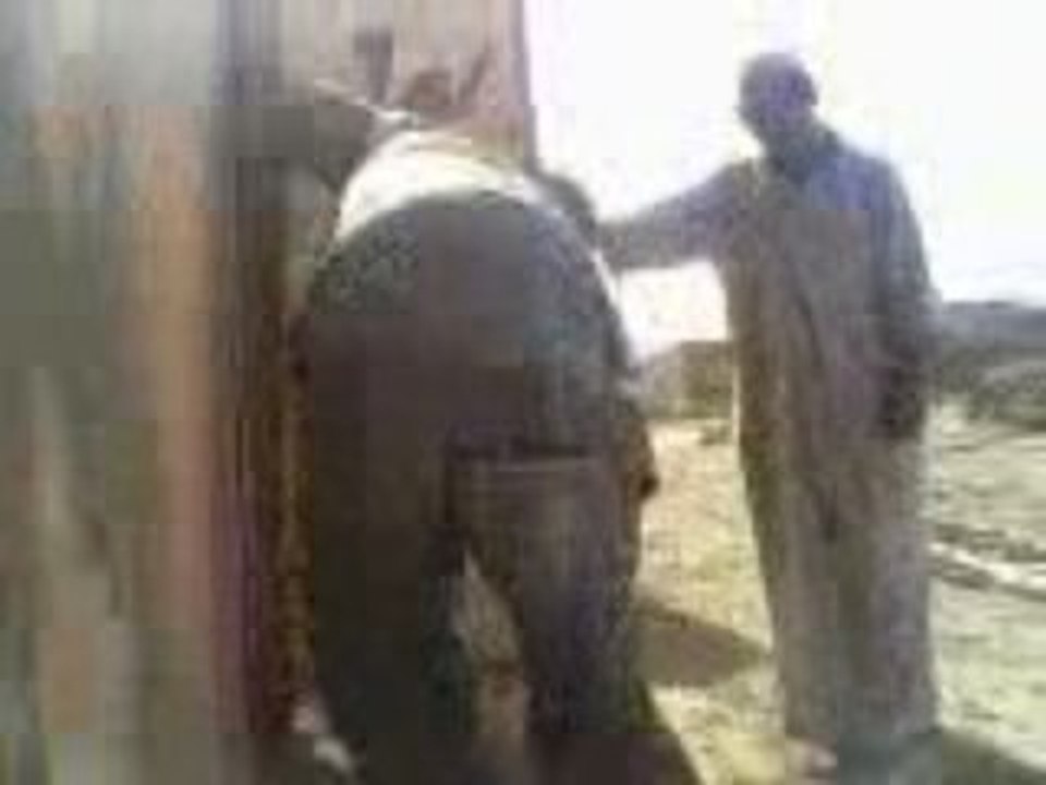 Hamid defonce la porte