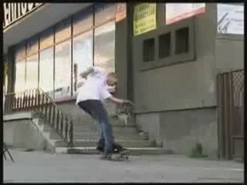 Il trouve une nouvelle figure de skateboard - Spi0n.com