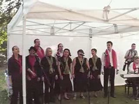 Amen en extérieur par les Wonderful Gospel Singers