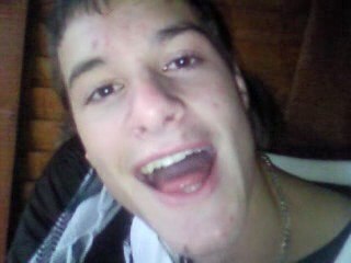 fanny qui sourit betement devant mon portable ? LOL