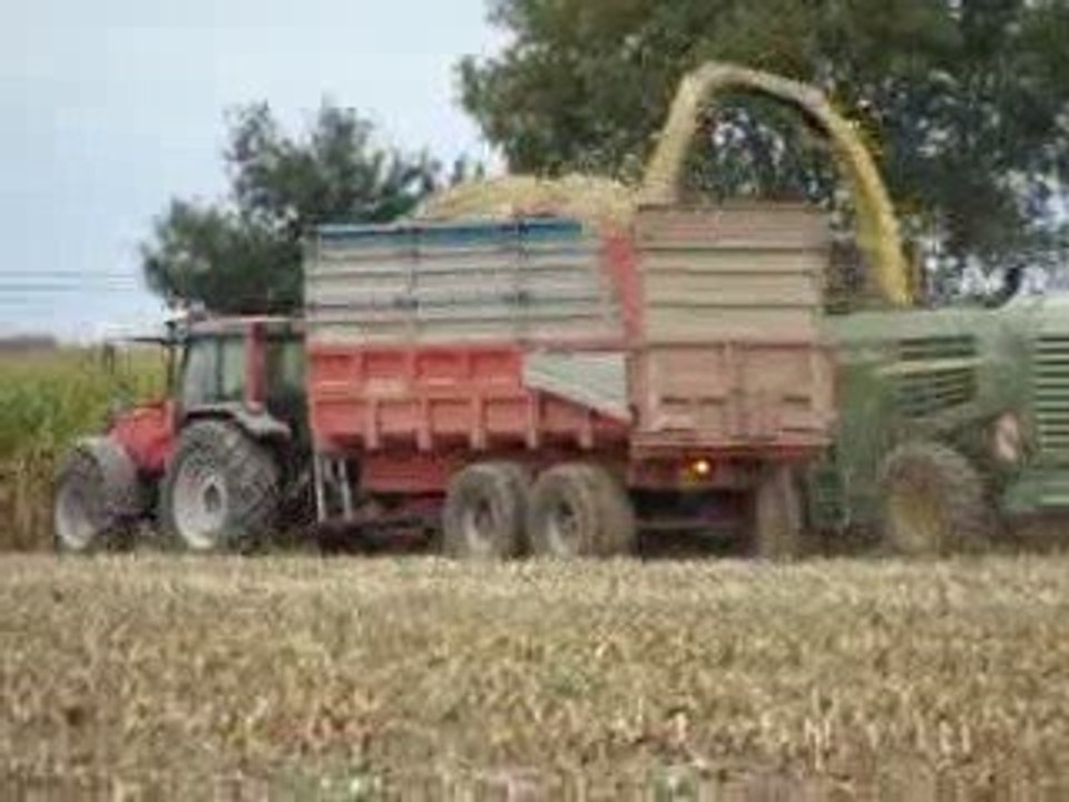 ensileuse John Deere 7300 et Valtra + remorque Gourmelon