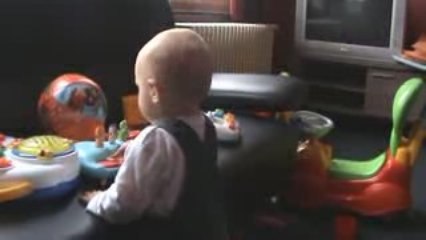 nolhan qui joue du piano