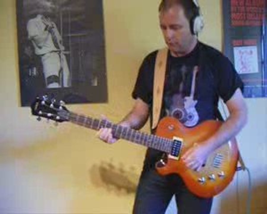 Tras la cortina (Behind the curtain)