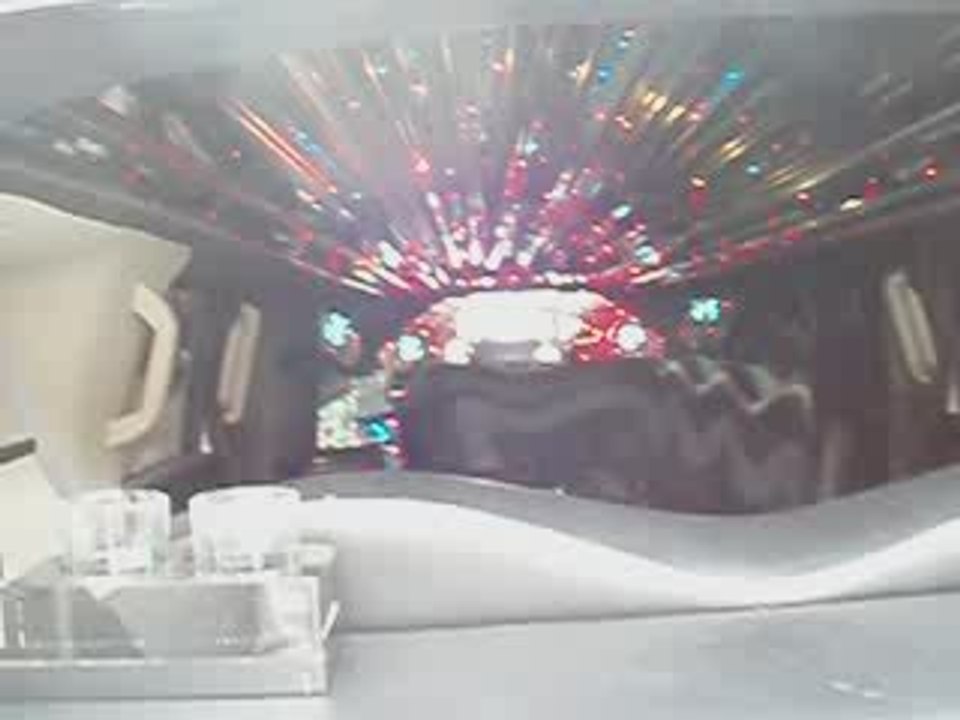 Mini discothèque dans Hummer limousine