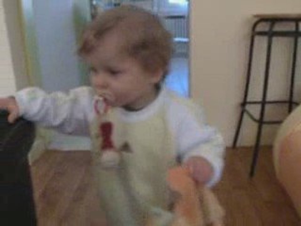 les premiers pas de Youn à la maison