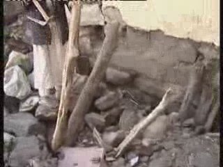 الارهابيون الحوثيون يخربون بيوت المواطنيين في صعدة4