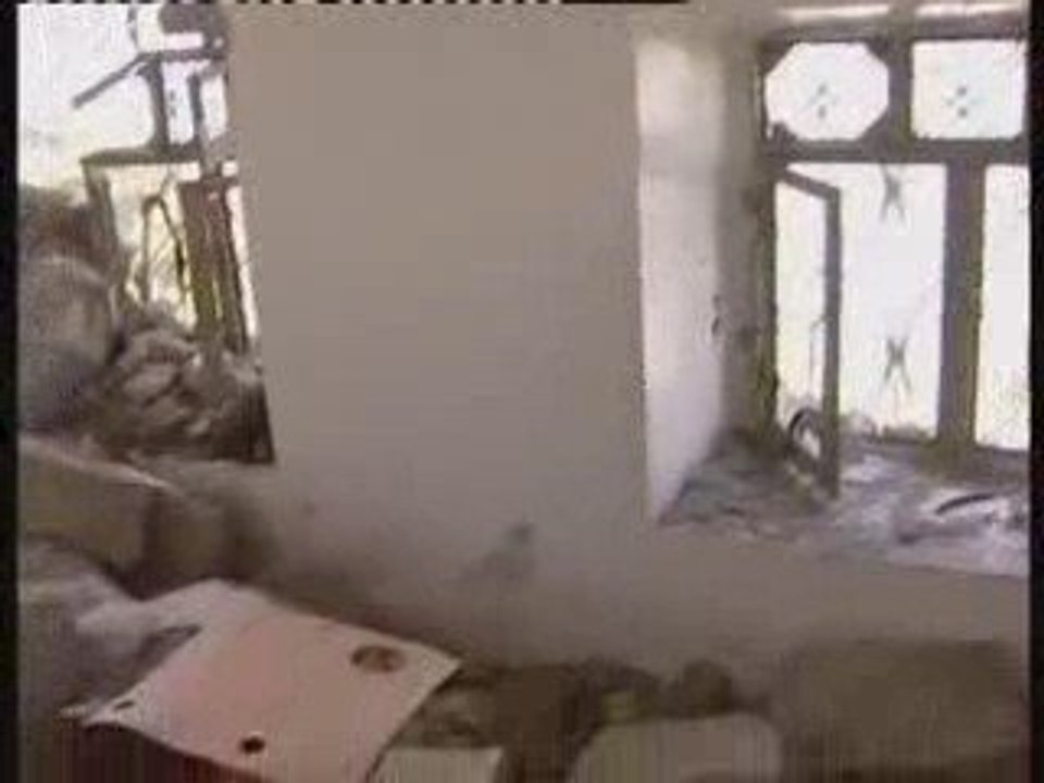 منز ل مواطن خربة الارهابيون الحوثيون ونهبو محتوياته