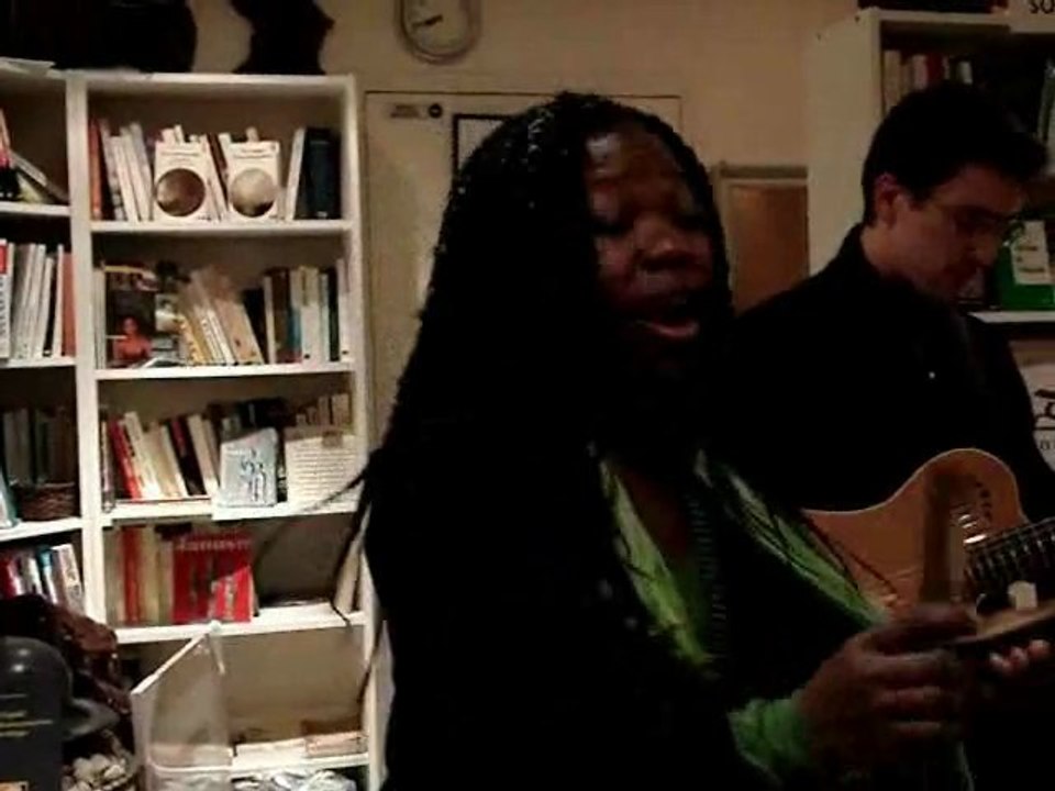 Rencontre musicale avec Dyaoulé Pemba: "Moonlight chante Haï