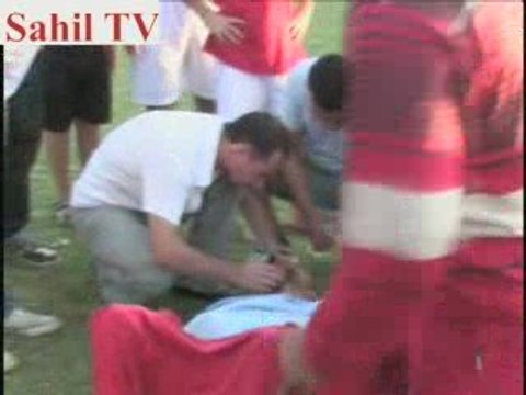 FUTBOLCU SAHADA AMBULANS BEKLEDİ