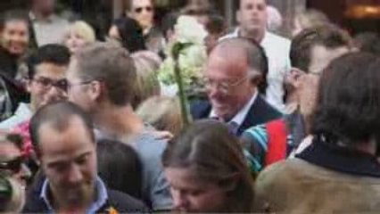 FLASH MOB RUE MONTORGUEIL - ANDRE MANOUKIAN FLEURS - VShort