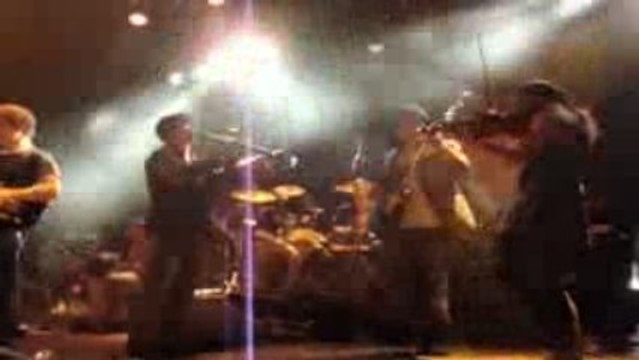 Les Lacets Des Fees - Mauvaises Paroles