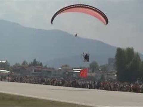 TÜRK YILDIZLARI VE PARAMOTOR GÖSTERİ UÇUŞLARI **BURSA**