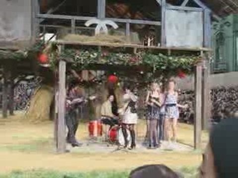 Chanel S10, Lily Allen