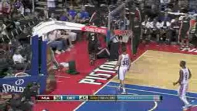 Dwyane Wade getting blocks By Rookie Austin Daye