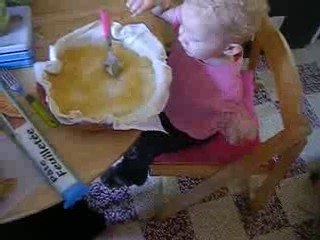 bébé cuisine et mange sa recette