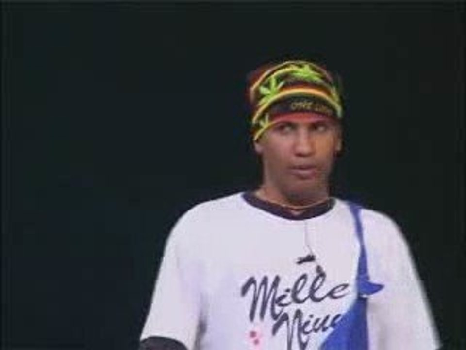 téat la kour "volér moto" [100% la kour]