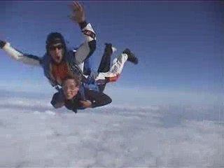 PARACHUTE : 1er saut de Chris  -  CAMERA ON BOARD