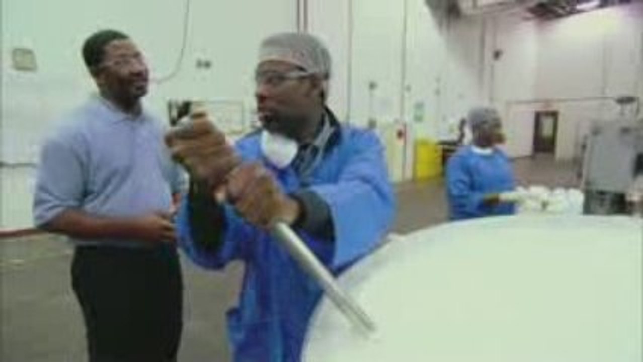 Good Hair - Dudley teaches how to make relaxer