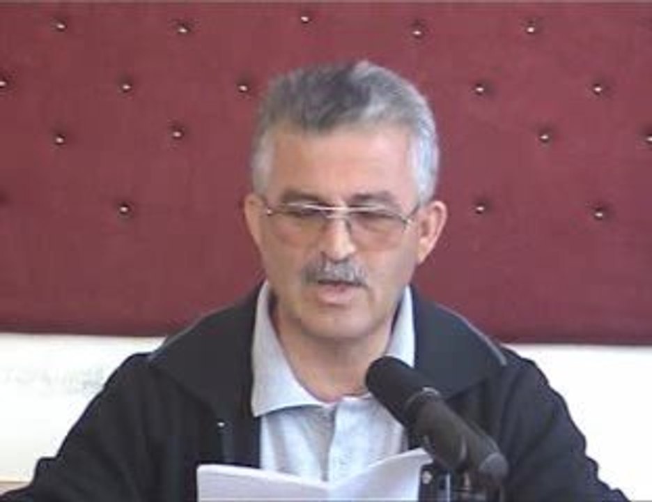 "Ahlaki olanı Özçelik'in istifasıdır."