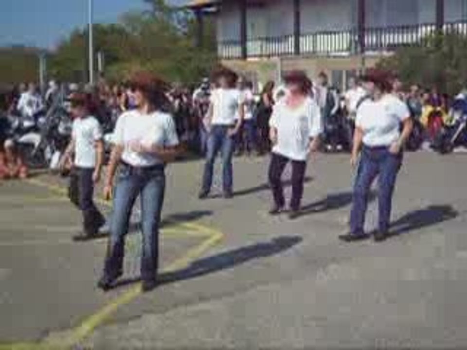 Démo "Mony Mony" du club ABCLD au port de Cassy