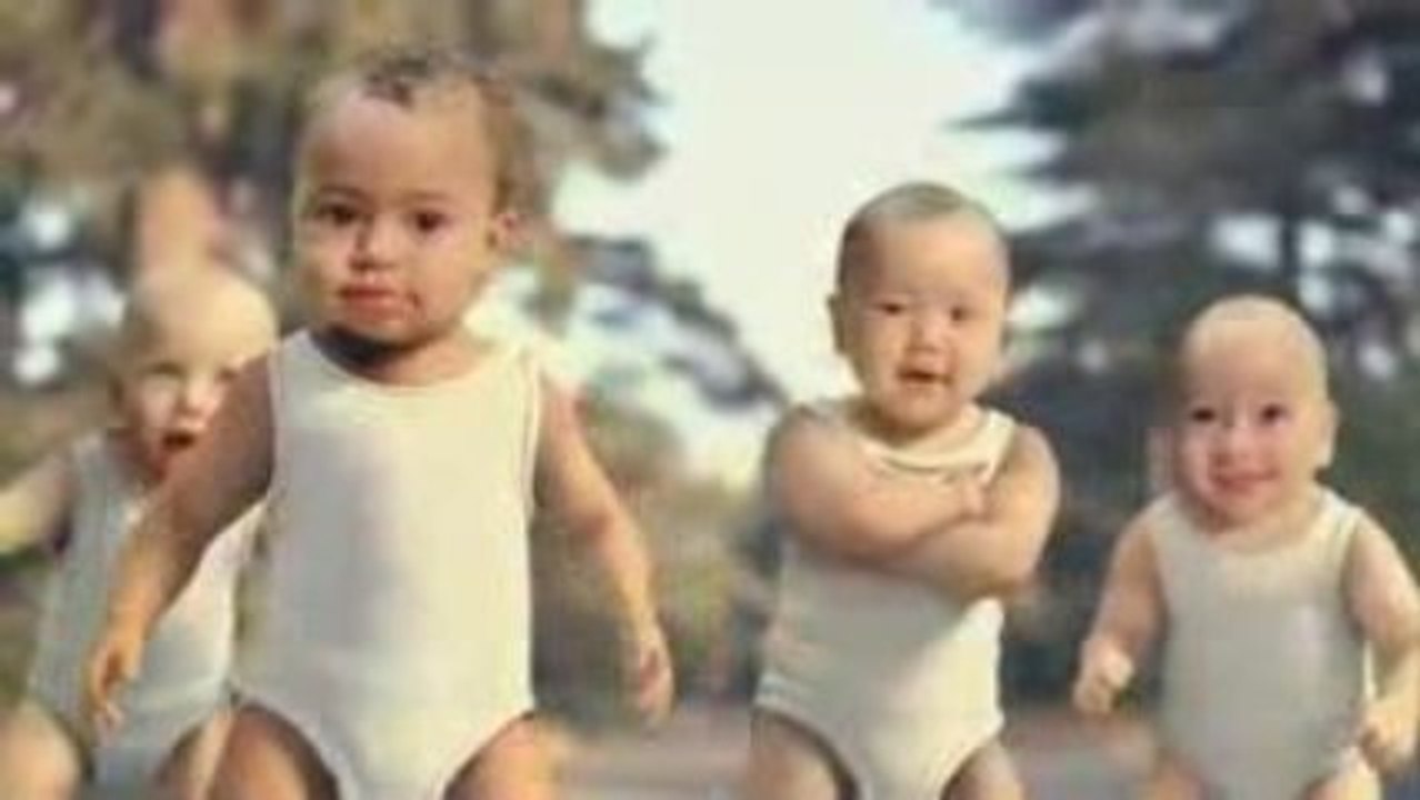 Pub EVIAN fait de nouveau appel aux bébés (2009 et 2010)