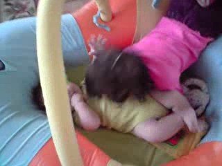 Je fais rire mon frère