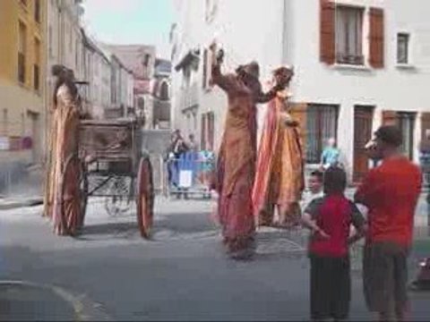 Animations des rues au festival des Mains-Bleues