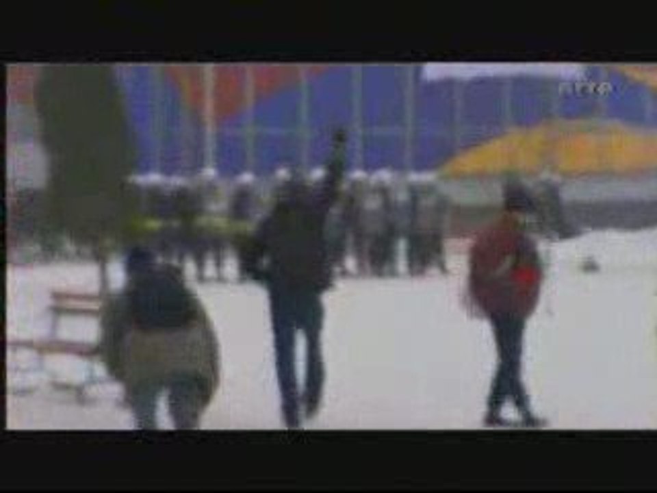 Brutalité Policiere contre Punk et Skinhead Anti-Fa