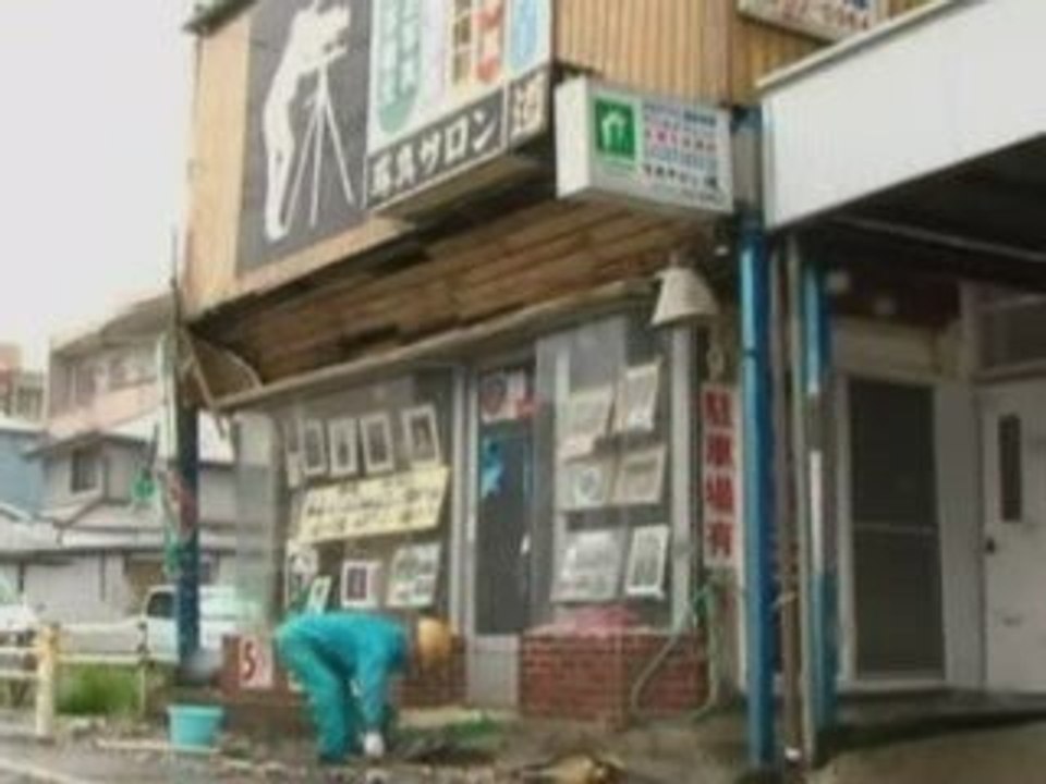 Typhoon batters Japan