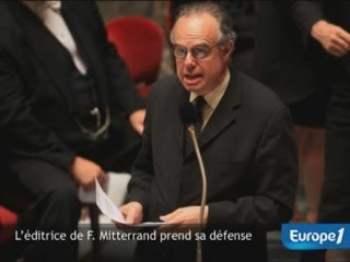 L'éditrice de Frédéric Mitterrand prend sa défense