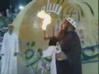 Ahmet-arap tutuşuyor