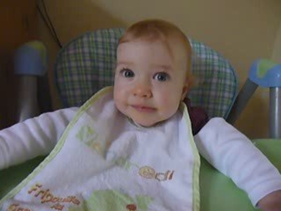 Juliette dit papa et tata