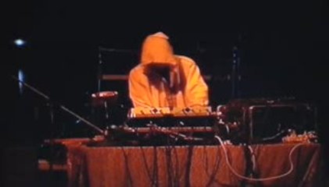 Fedayi Pacha : "Autorickshaw Chase" (Official Video Live)