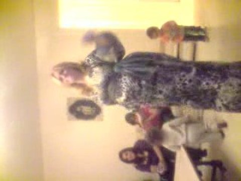 Mimi enceinte, 8eme mois de grossesse, danse le rai