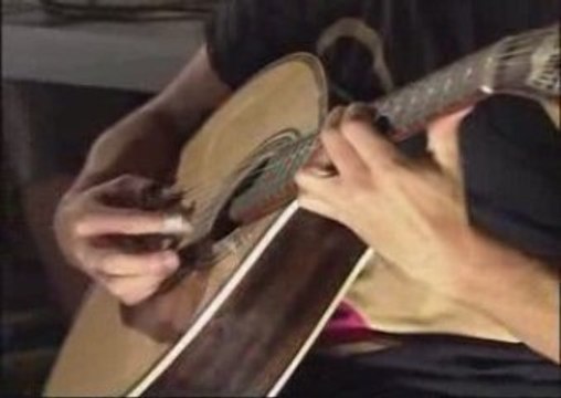 Macacos do Chinês: «Pessoa» (MTV Brand:New Tapete)